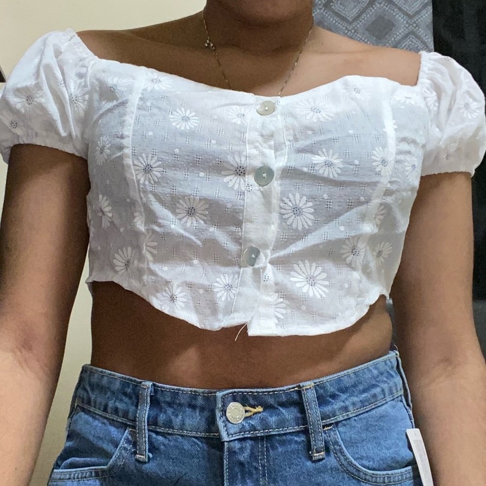 Daisy Days embroidered crop top